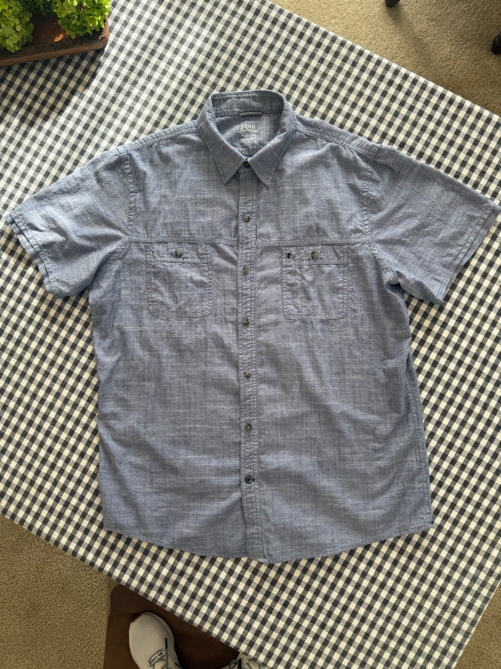 IZOD Men's Blue Chambray Short Sleeve Button Up Shirt Size Large Preppy Beachy